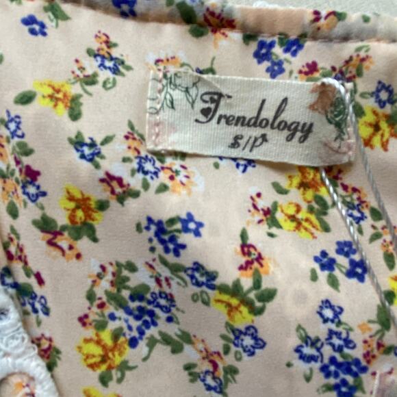 Trendology Boho Chic Sleeveless Summer Dress NWT Small Eyelet Lace Floral Mini - Picture 8 of 13